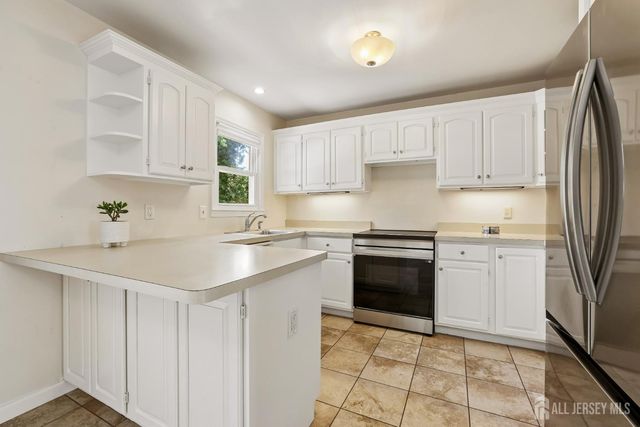 18 Carlton Avenue, Monroe, NJ 08331