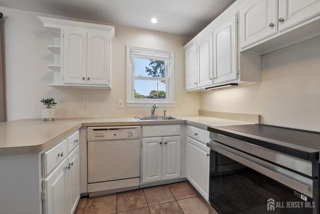 18 Carlton Avenue, Monroe, NJ 08331