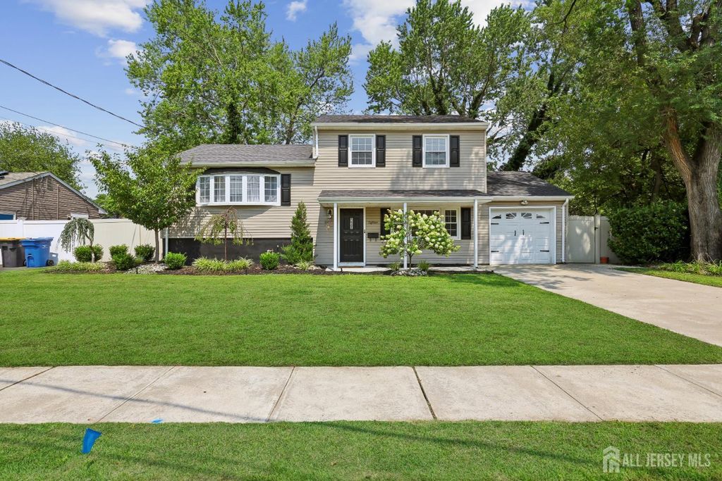 18 Carlton Avenue, Monroe, NJ 08331