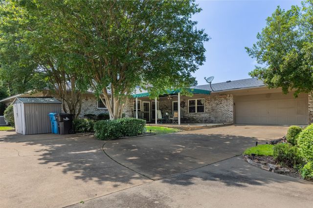 804 Holland Drive, Denison, TX 75020