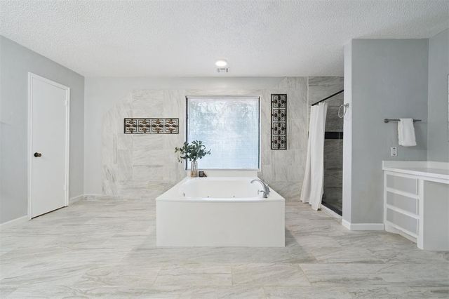 9125 NW 99th Place, Yukon, OK 73099