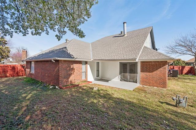 9125 NW 99th Place, Yukon, OK 73099