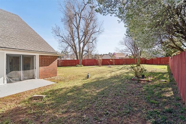 9125 NW 99th Place, Yukon, OK 73099