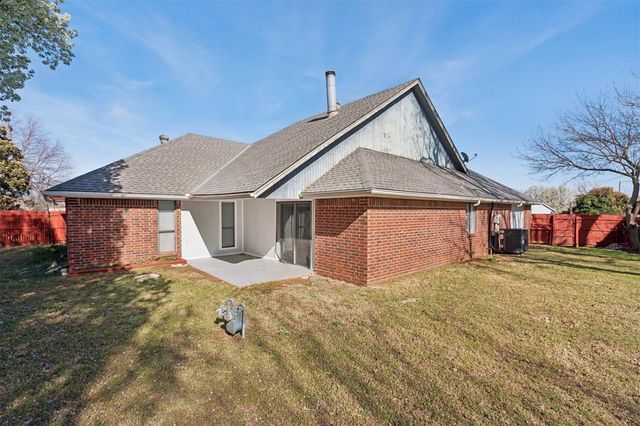 9125 NW 99th Place, Yukon, OK 73099