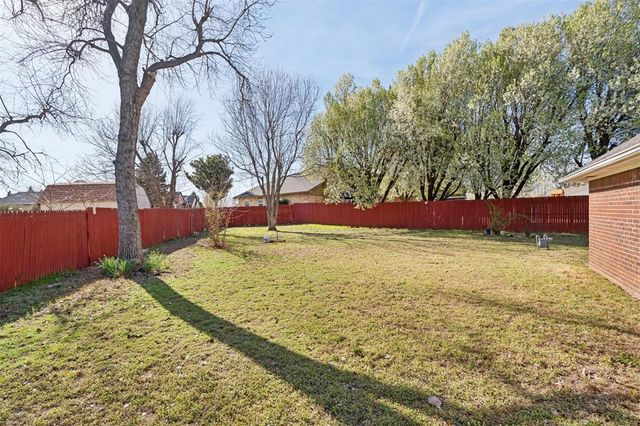 9125 NW 99th Place, Yukon, OK 73099