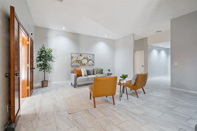 9125 NW 99th Place, Yukon, OK 73099