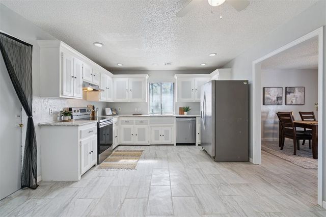 9125 NW 99th Place, Yukon, OK 73099