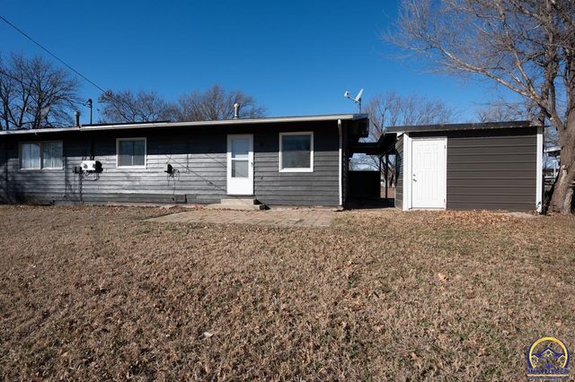 7130 SW Lario LN, Topeka, KS 66619