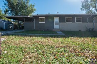 7130 SW Lario LN, Topeka, KS 66619