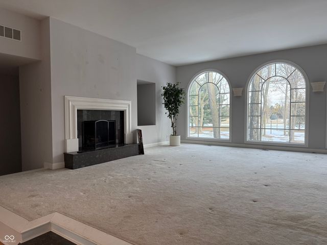 8660 Hunt Club Road, Zionsville, IN 46077