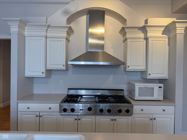 8660 Hunt Club Road, Zionsville, IN 46077