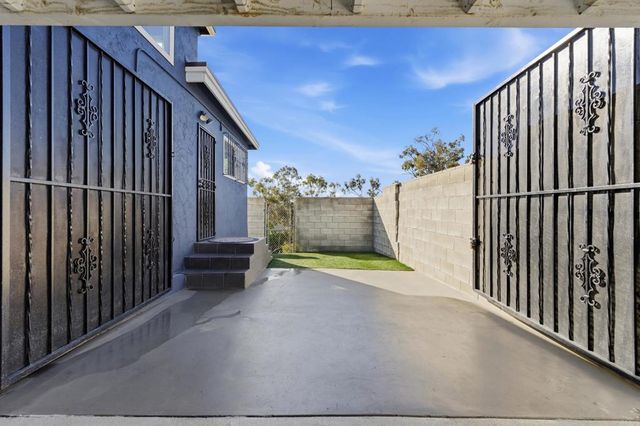 962 Hanover Street, San Diego, CA 92114