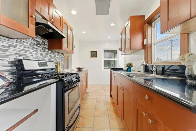 962 Hanover Street, San Diego, CA 92114