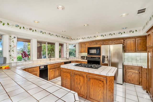 13830 Eberle Road, Bakersfield, CA 93313