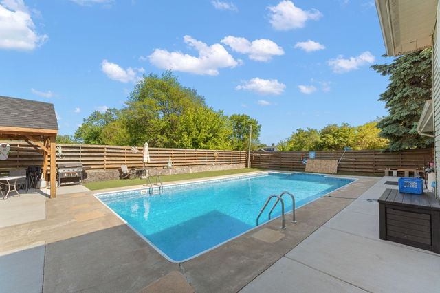 2547 Springhill Drive, Schererville, IN 46375