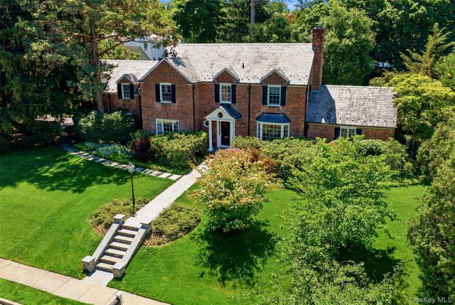 2 Saint Marks Place, Cold Spring Harbor, NY 11724