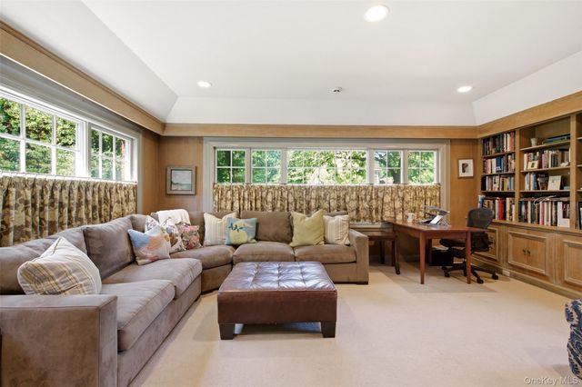 2 Saint Marks Place, Cold Spring Harbor, NY 11724