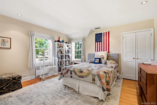 2 Saint Marks Place, Cold Spring Harbor, NY 11724