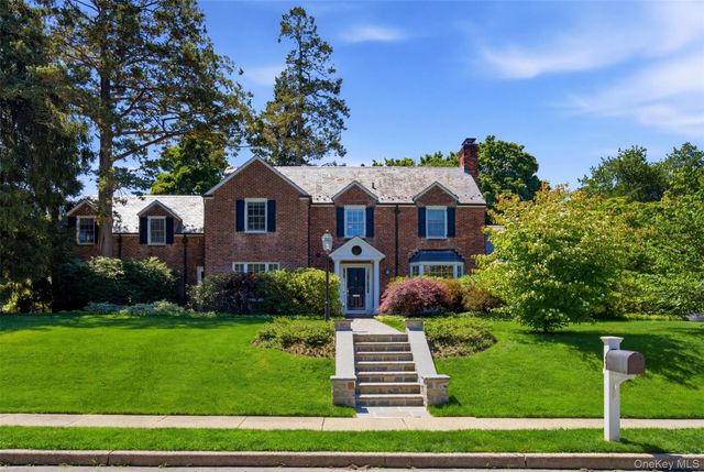 2 Saint Marks Place, Cold Spring Harbor, NY 11724