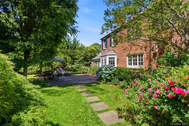 2 Saint Marks Place, Cold Spring Harbor, NY 11724