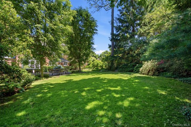2 Saint Marks Place, Cold Spring Harbor, NY 11724