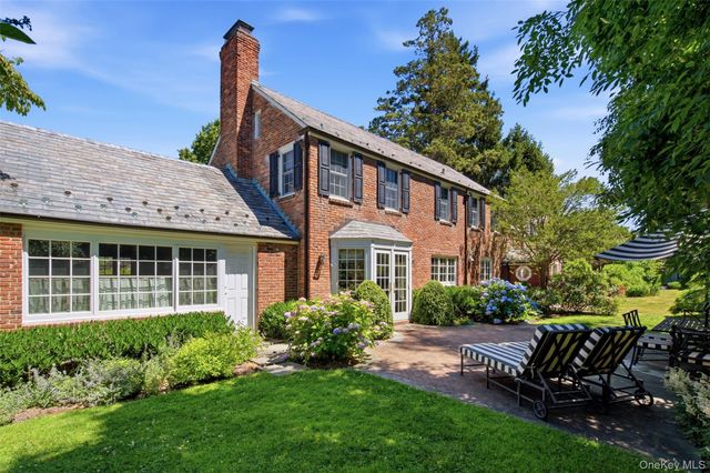 2 Saint Marks Place, Cold Spring Harbor, NY 11724