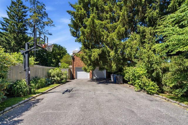 2 Saint Marks Place, Cold Spring Harbor, NY 11724