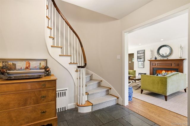 2 Saint Marks Place, Cold Spring Harbor, NY 11724