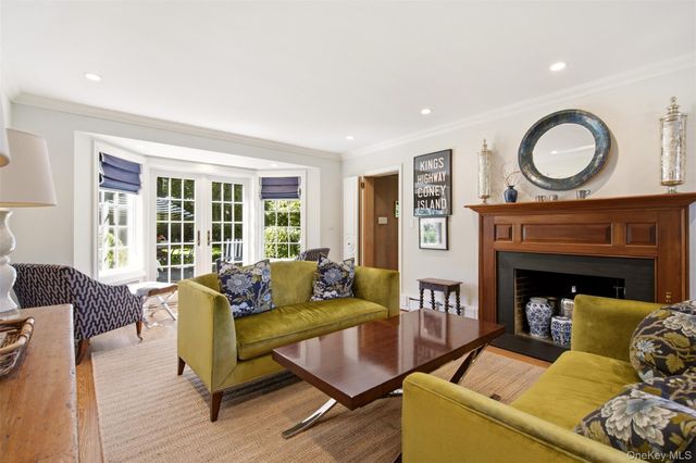 2 Saint Marks Place, Cold Spring Harbor, NY 11724