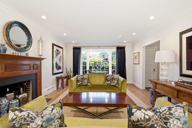 2 Saint Marks Place, Cold Spring Harbor, NY 11724