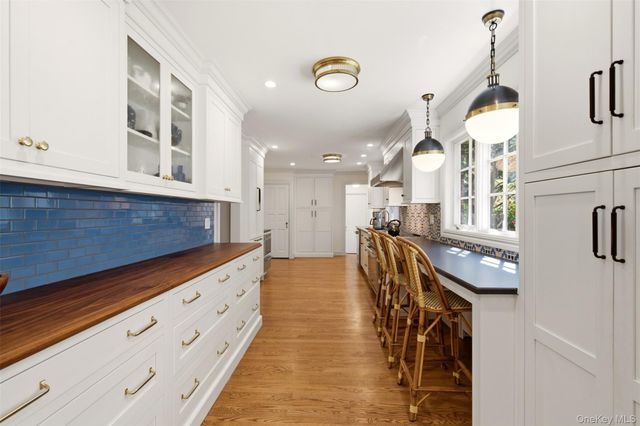 2 Saint Marks Place, Cold Spring Harbor, NY 11724