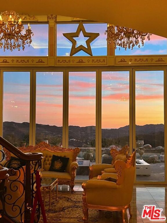 Image 12 of property listing at 21128 Bellini Drive, Topanga, CA 90290