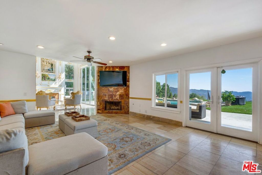 Image 16 of property listing at 21128 Bellini Drive, Topanga, CA 90290