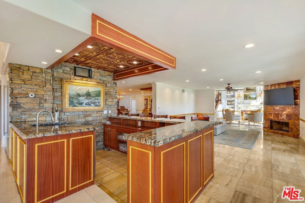 Image 24 of property listing at 21128 Bellini Drive, Topanga, CA 90290