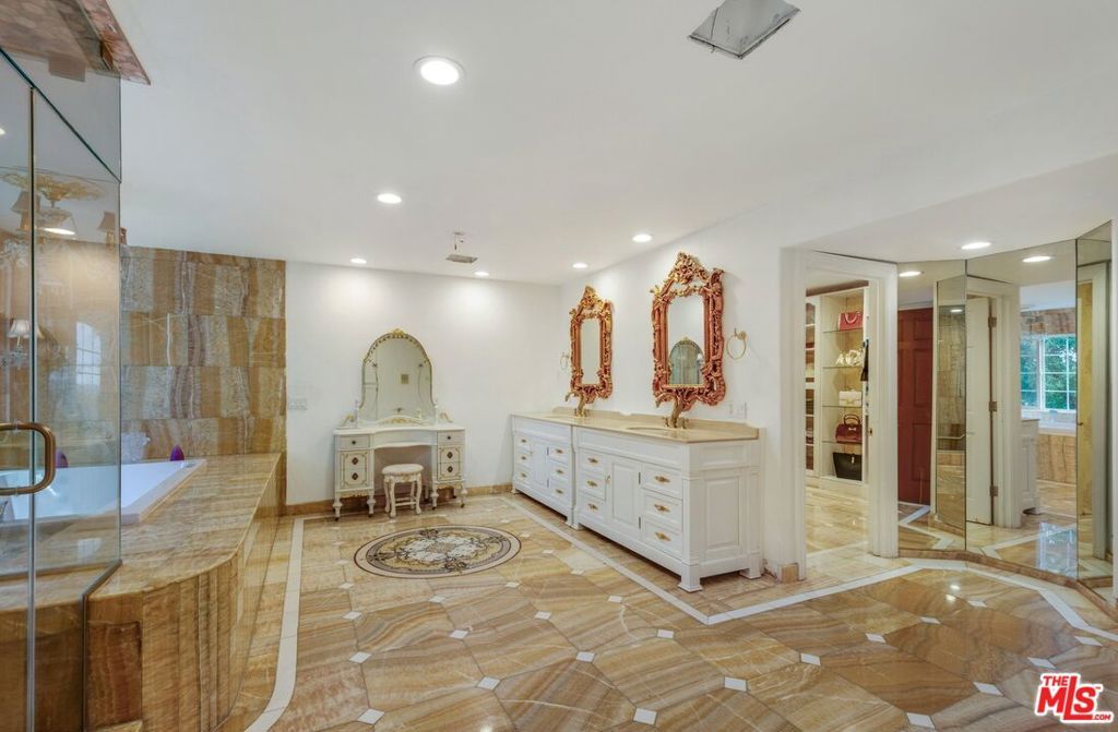 Image 40 of property listing at 21128 Bellini Drive, Topanga, CA 90290