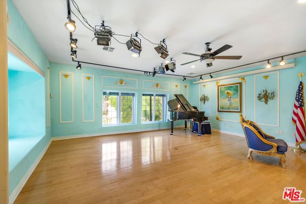 Image 49 of property listing at 21128 Bellini Drive, Topanga, CA 90290