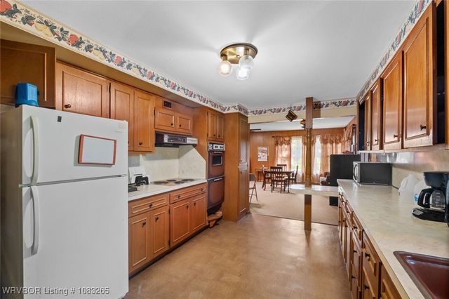 1400 W Locust Street, Stilwell, OK 74960