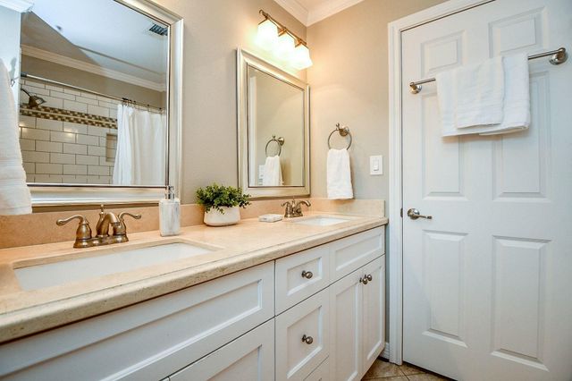 2726 Triway Lane, Houston, TX 77043