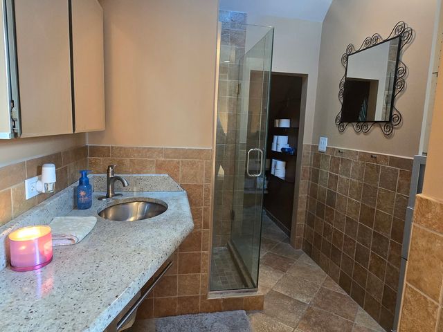 6134 W Leland Avenue, Chicago, IL 60630