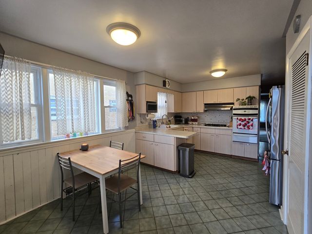 6134 W Leland Avenue, Chicago, IL 60630