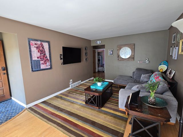 6134 W Leland Avenue, Chicago, IL 60630