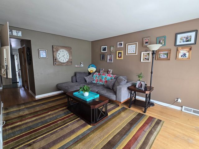 6134 W Leland Avenue, Chicago, IL 60630