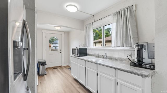 1155 Nuttman Avenue, Fort Wayne, IN 46807