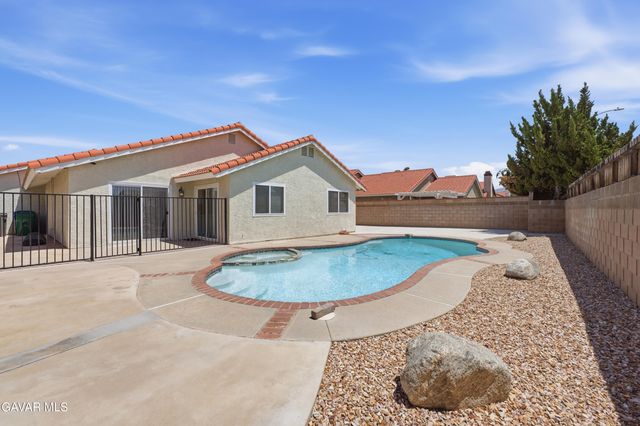 37129 Calle Amigo, Palmdale, CA 93550