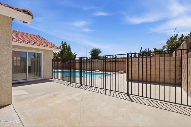 37129 Calle Amigo, Palmdale, CA 93550