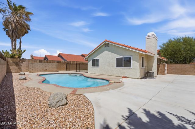 37129 Calle Amigo, Palmdale, CA 93550