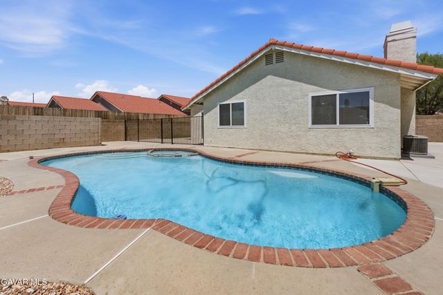 37129 Calle Amigo, Palmdale, CA 93550