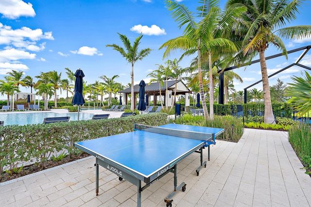 9338 Crestview Circle, Palm Beach Gardens, FL 33412