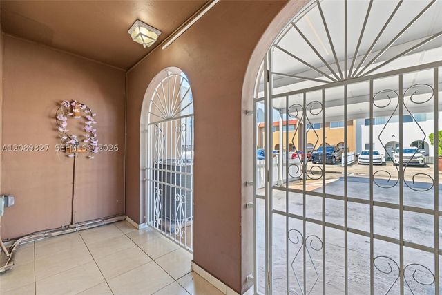 6905 W 2nd Way, Hialeah, FL 33014