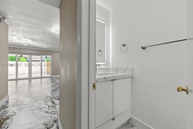 6905 W 2nd Way, Hialeah, FL 33014
